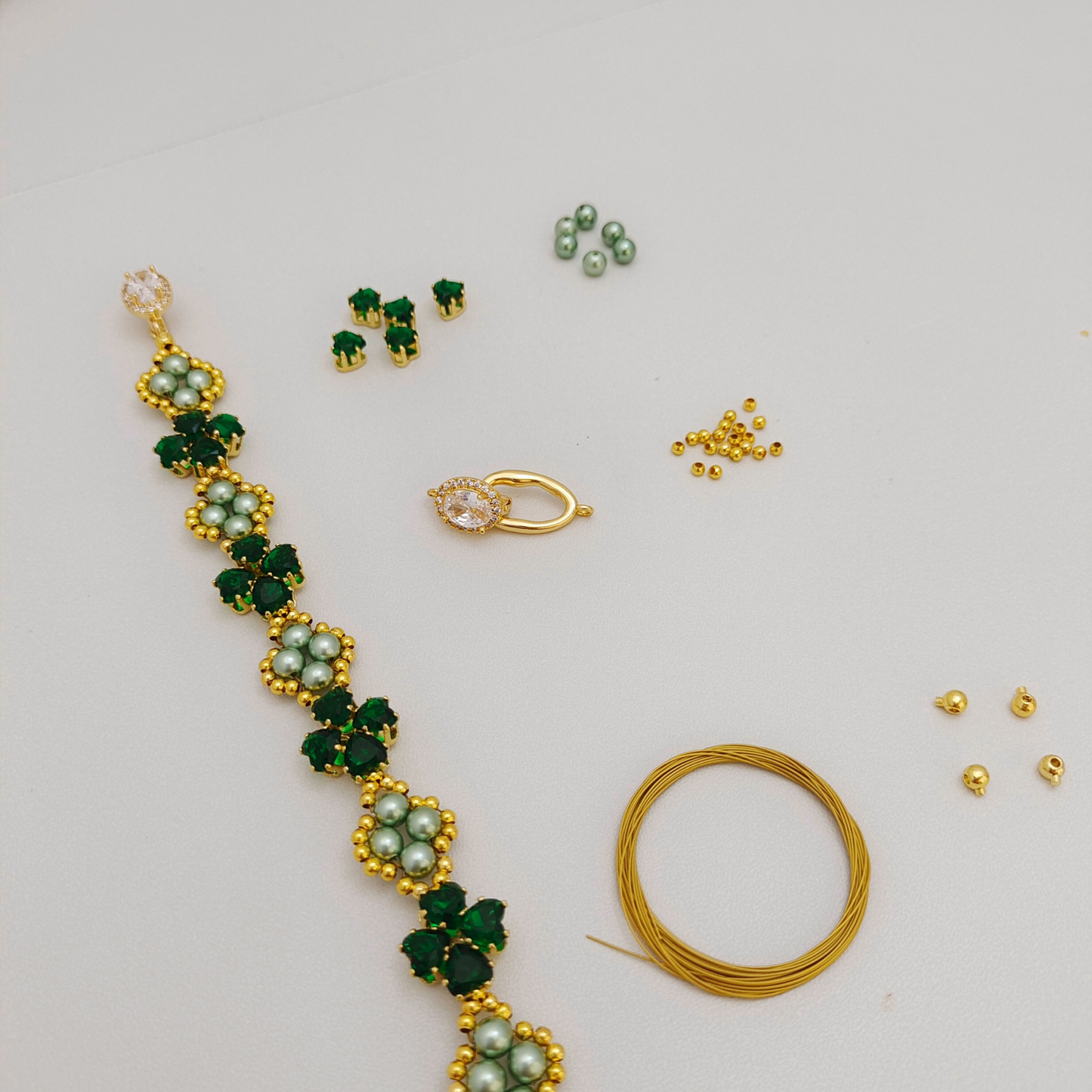 【No.70】 Clover DIY Bracelet Craft Kit Handmade Jewelry – Heart CZ Beads, Pearls, Oval Clasp & Complete Tutorial Gift for Her