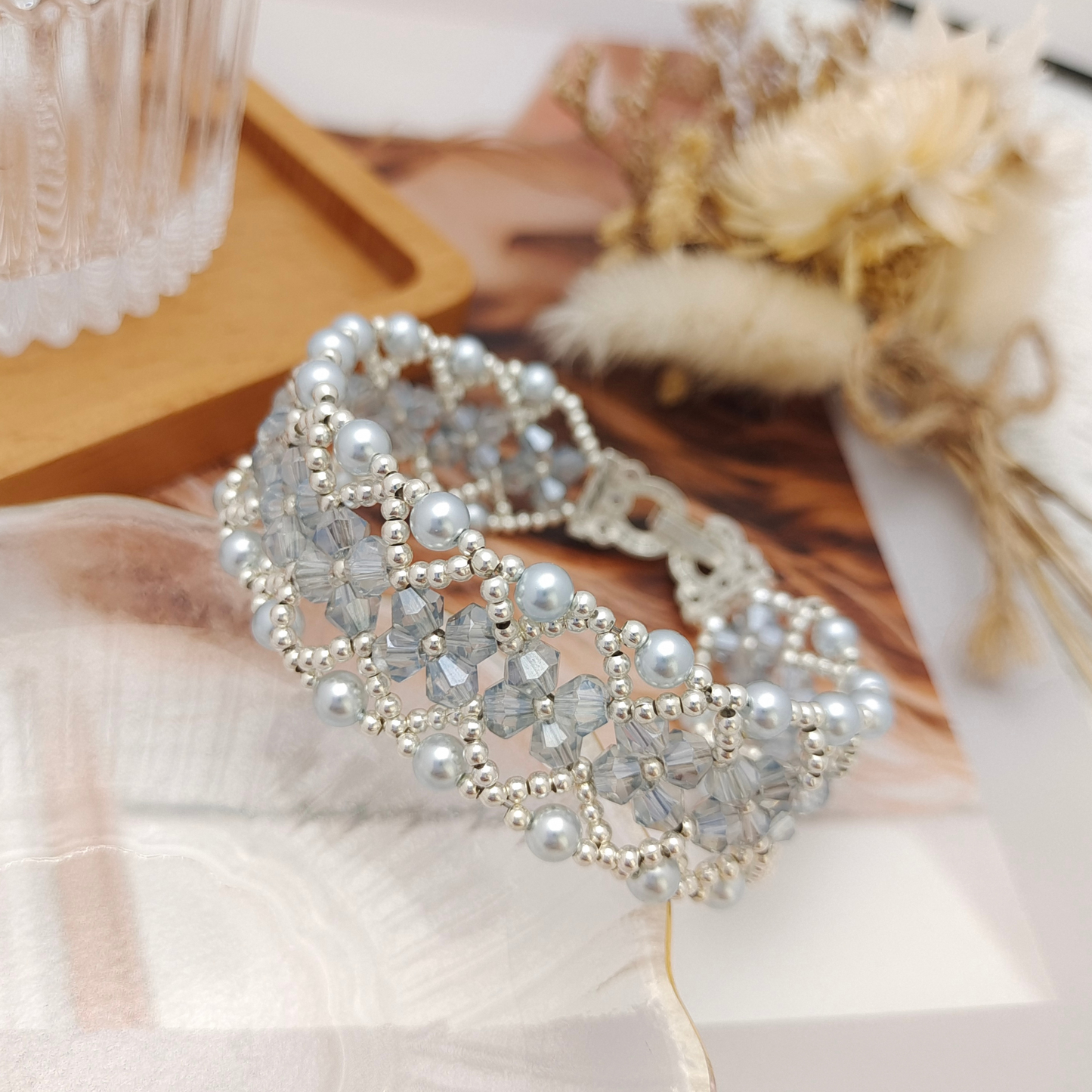 【No.97】Exotic Charm Handmade Pearl & Rhombus Bead Bracelet | Finished Product | Horseshoe Clasp Design iFCraftorium