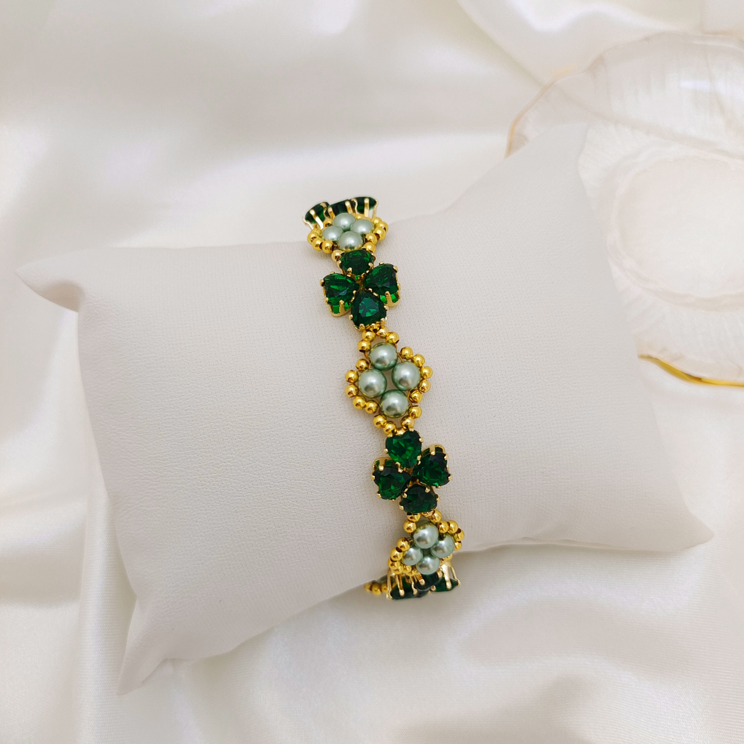 【No.70】 Clover Handmade Bracelet – Heart-Shaped CZ Charms, Pearls & Oval Clasp DIY Craft Jewelry Gift for Her
