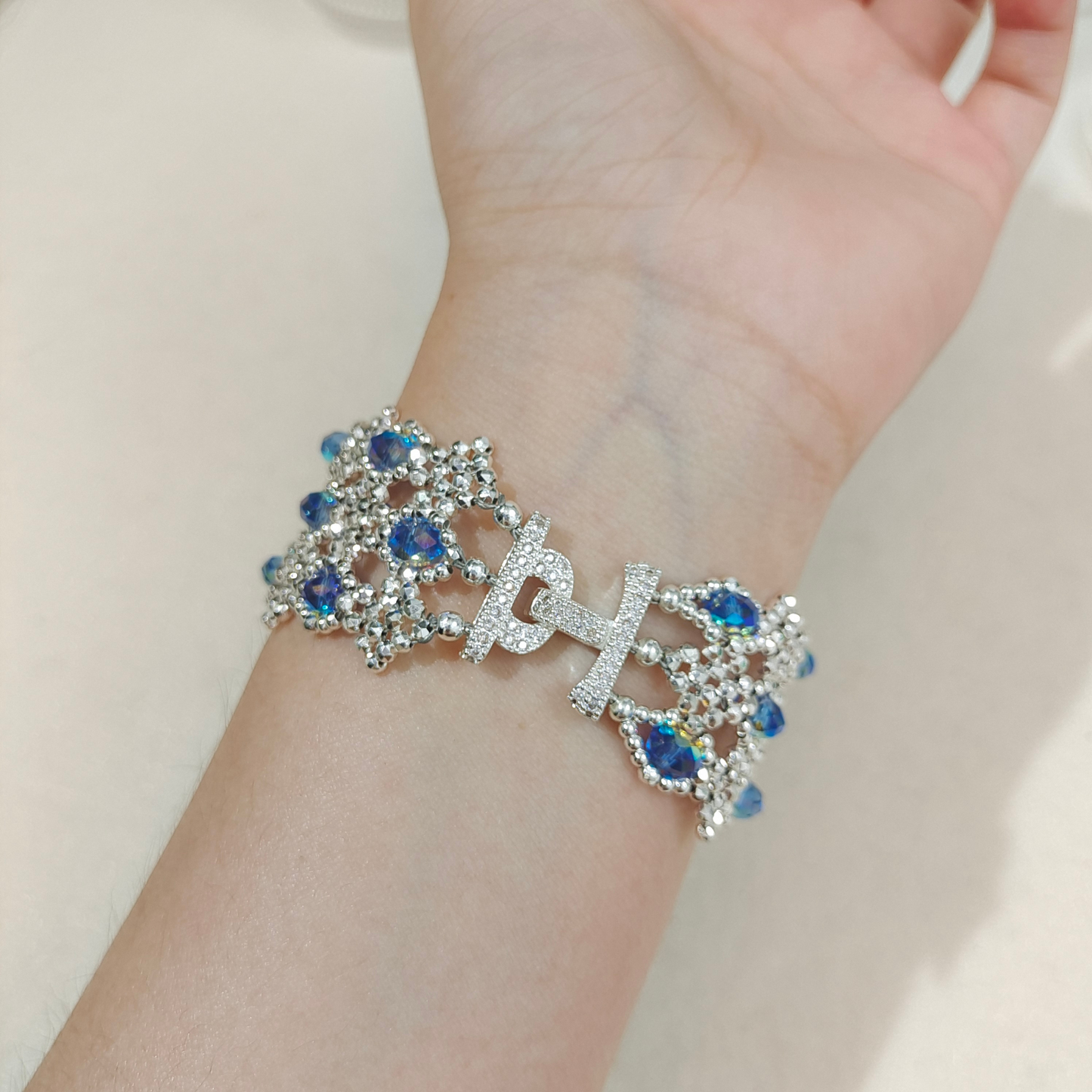 【No.119】Aurora Night Bracelet – Handmade Beaded Jewelry with 6mm Crystal Wheel Beads, Faceted 2mm Beads & Triple-Row Clasp iFCraftorium