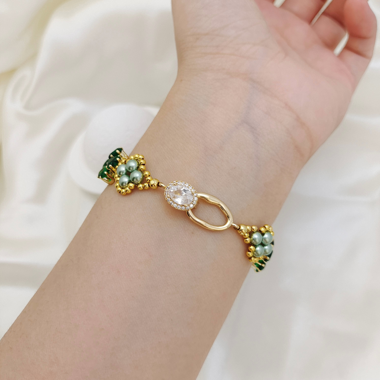 【No.70】 Clover Handmade Bracelet – Heart-Shaped CZ Charms, Pearls & Oval Clasp DIY Craft Jewelry Gift for Her iFCraftorium