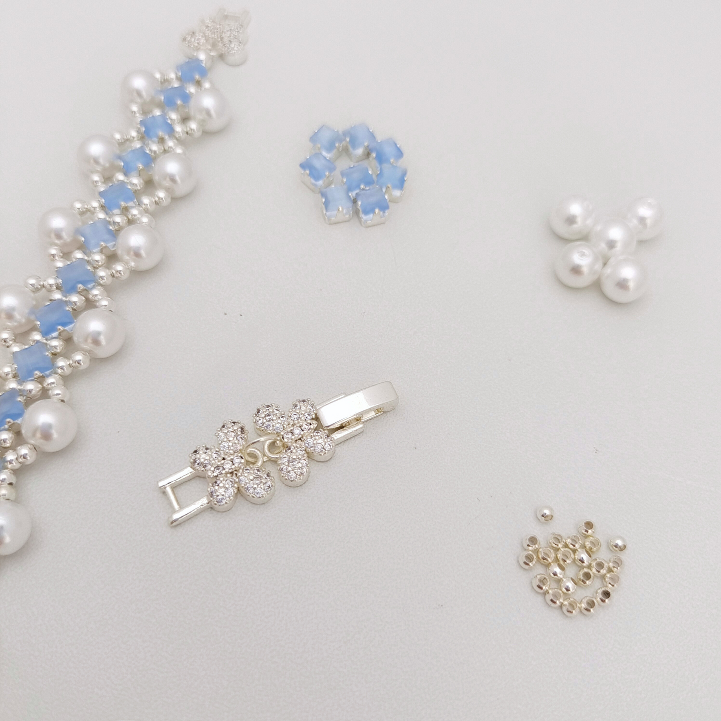 【No.86】DIY Bracelet Kit – French Court with Pearls & Cat Eye Square Beads