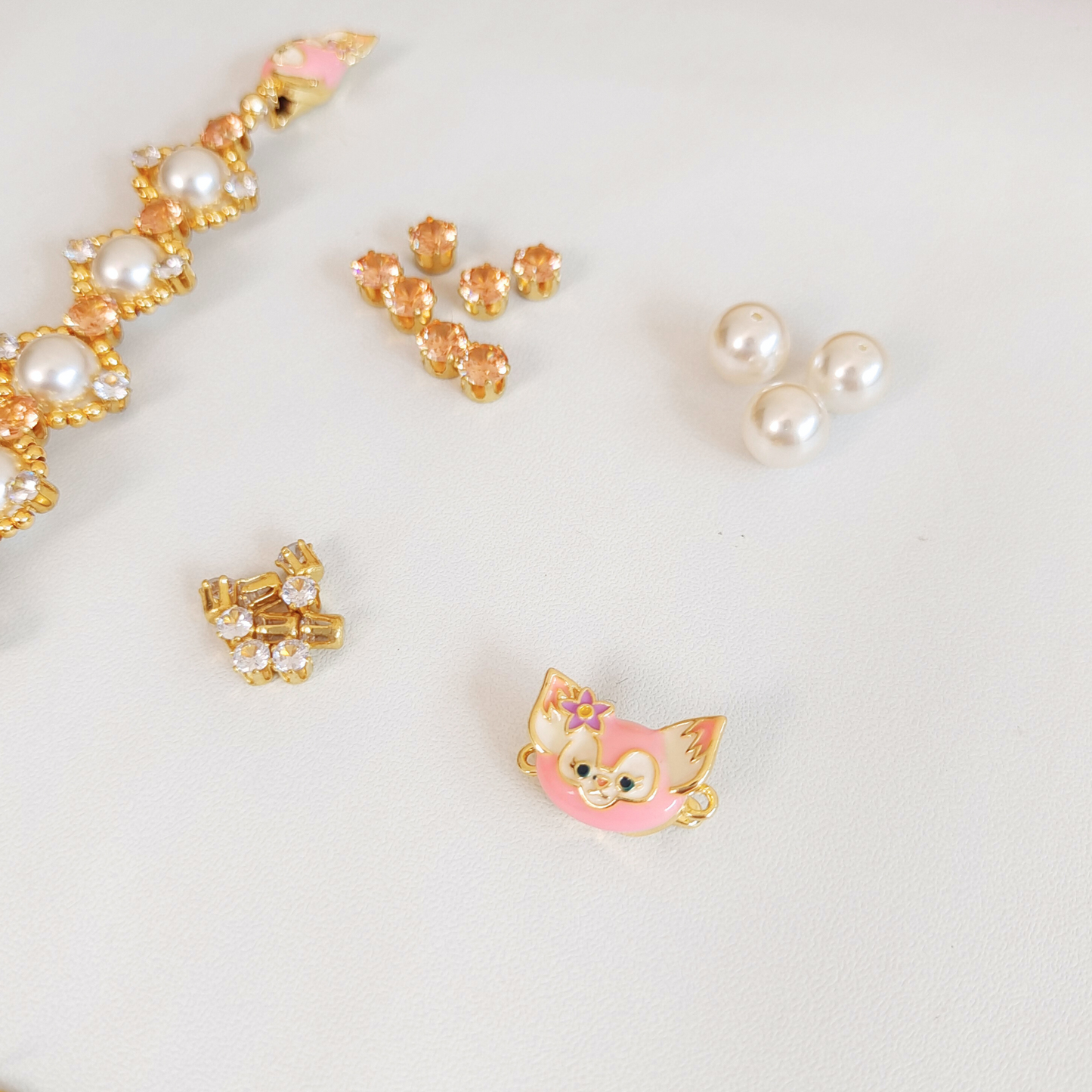 Jewelry-making set with LinaBell cartoon clasp and pearl beads