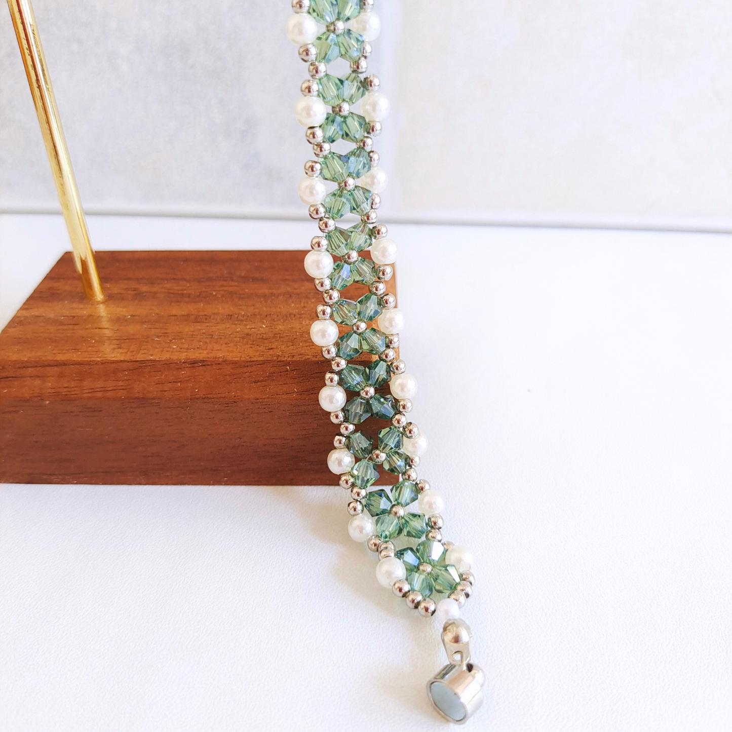 Beaded bracelet hanging display