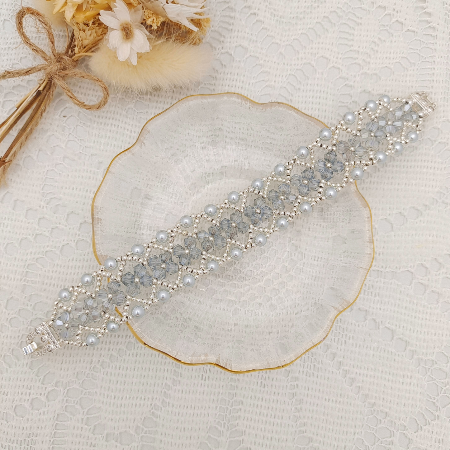 【No.97】Exotic Charm Handmade Pearl & Rhombus Bead Bracelet | Finished Product | Horseshoe Clasp Design