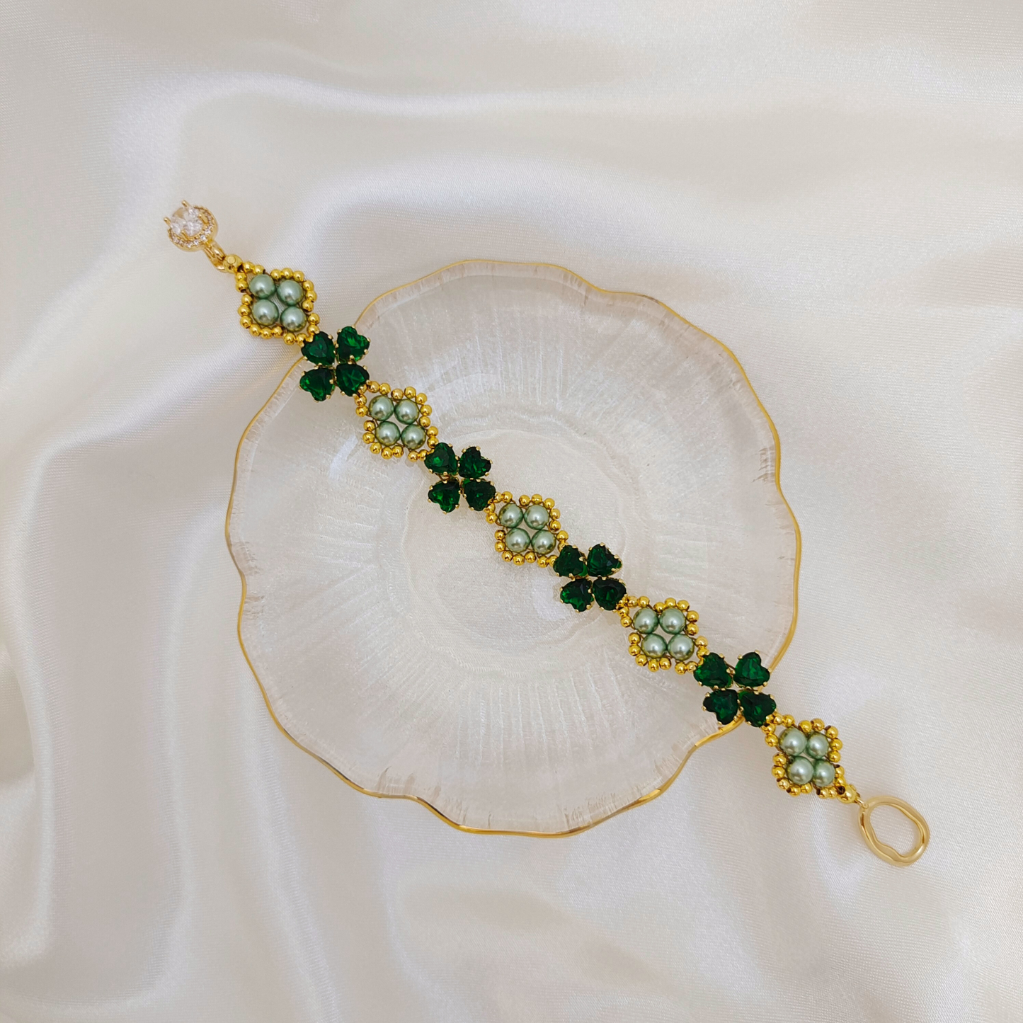 【No.70】 Clover Handmade Bracelet – Heart-Shaped CZ Charms, Pearls & Oval Clasp DIY Craft Jewelry Gift for Her