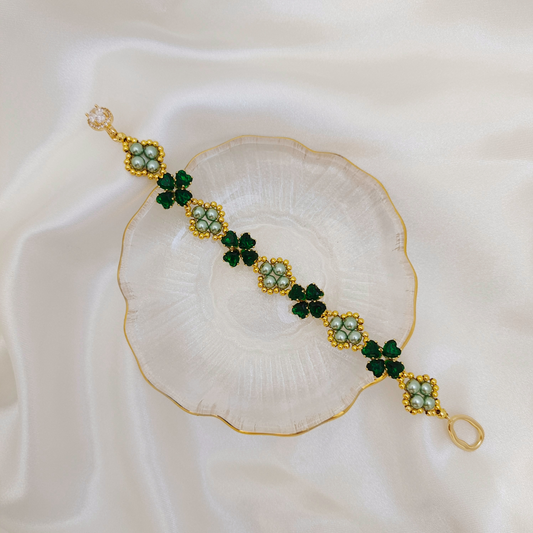 【No.70】 Clover Handmade Bracelet – Heart-Shaped CZ Charms, Pearls & Oval Clasp DIY Craft Jewelry Gift for Her