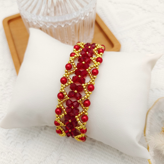 【No.97】Exotic Charm Handmade Pearl & Rhombus Bead Bracelet | Finished Product | Horseshoe Clasp Design