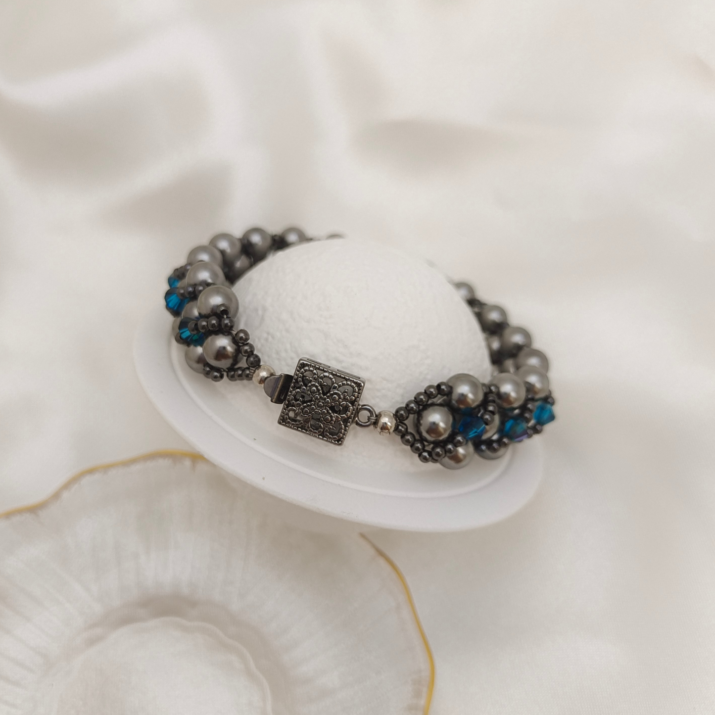 【No.120】DIY Bracelet Kit – Black Beauty Design with Pearls & Vintage Hollow Clasp, Complete Jewelry Making Set