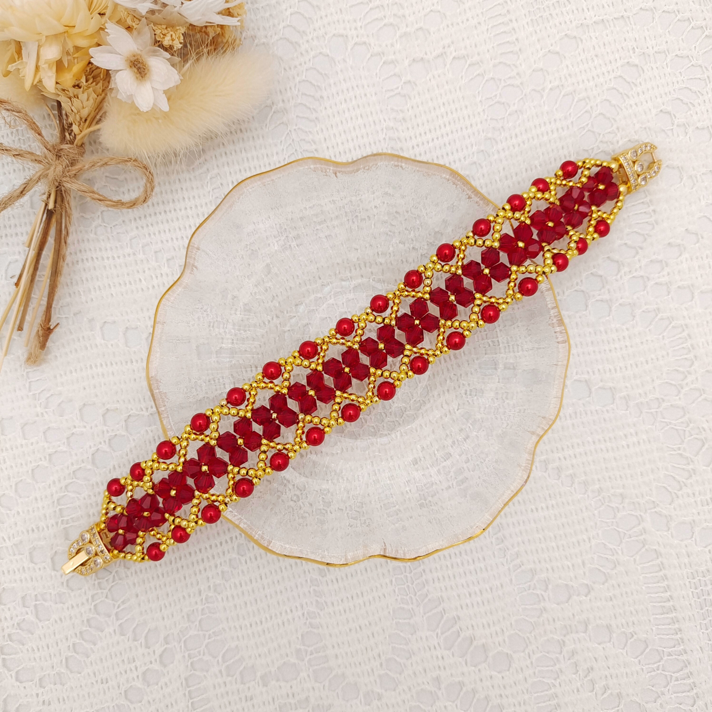 【No.97】Exotic Charm Handmade Pearl & Rhombus Bead Bracelet | Finished Product | Horseshoe Clasp Design