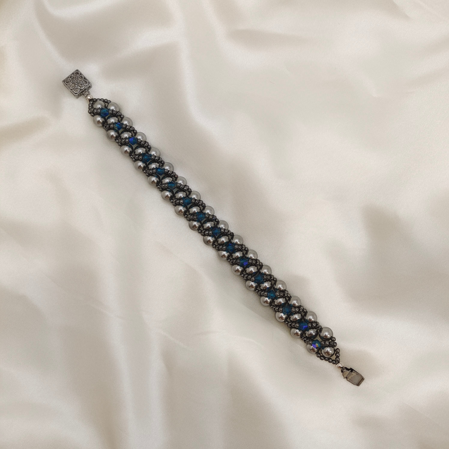 【No.120】DIY Bracelet Kit – Black Beauty Design with Pearls & Vintage Hollow Clasp, Complete Jewelry Making Set