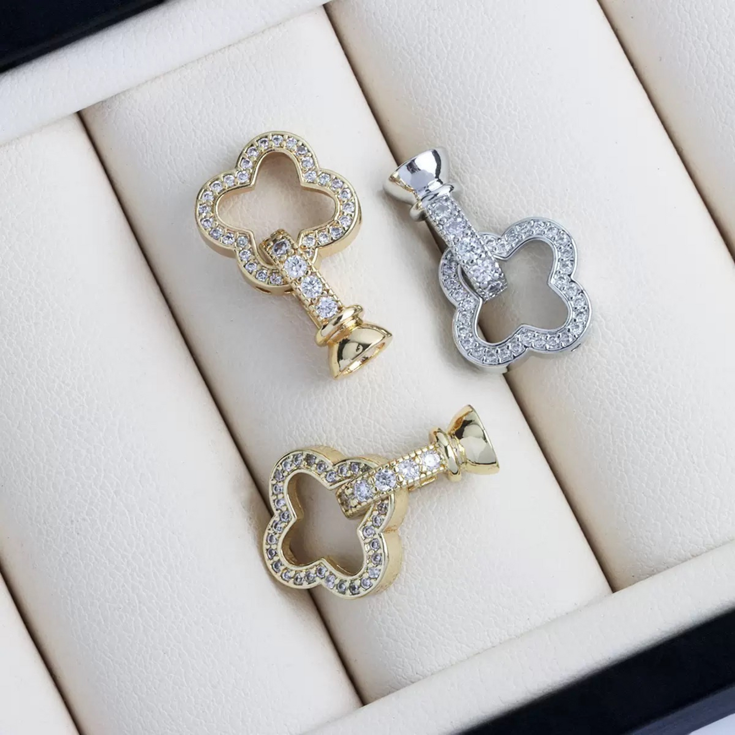 【B21】2PCS Four-Leaf Clover End Clasp – Full Rhinestone | 23×14mm Copper DIY Jewelry Connector