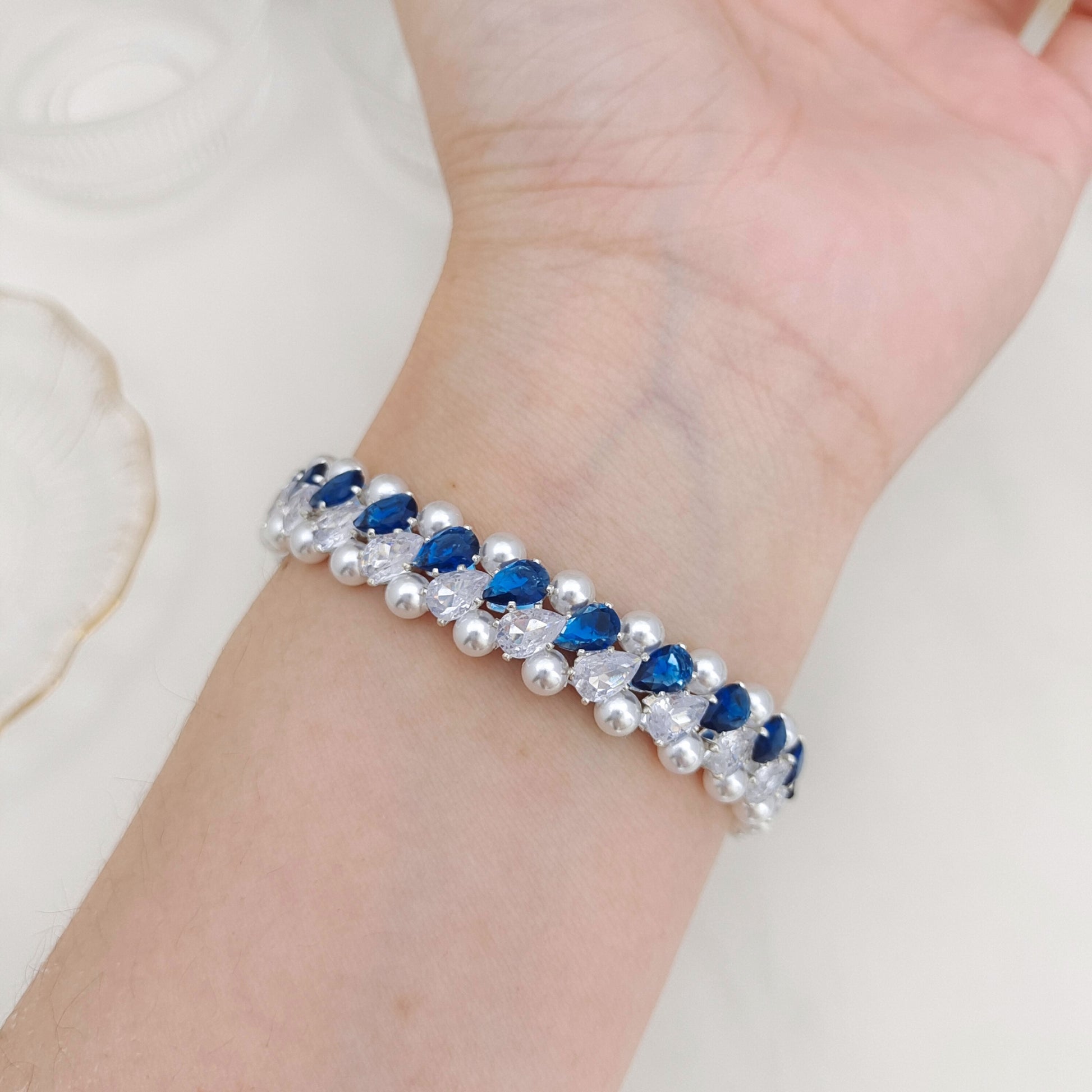 【No.179】DIY Teardrop Zircon Pearl Bracelet Making Kit | Complete Craft Kit with Tutorial | 4*6mm Teardrop Zircon 4mm Pearl Jewelry Kit iFCraftorium