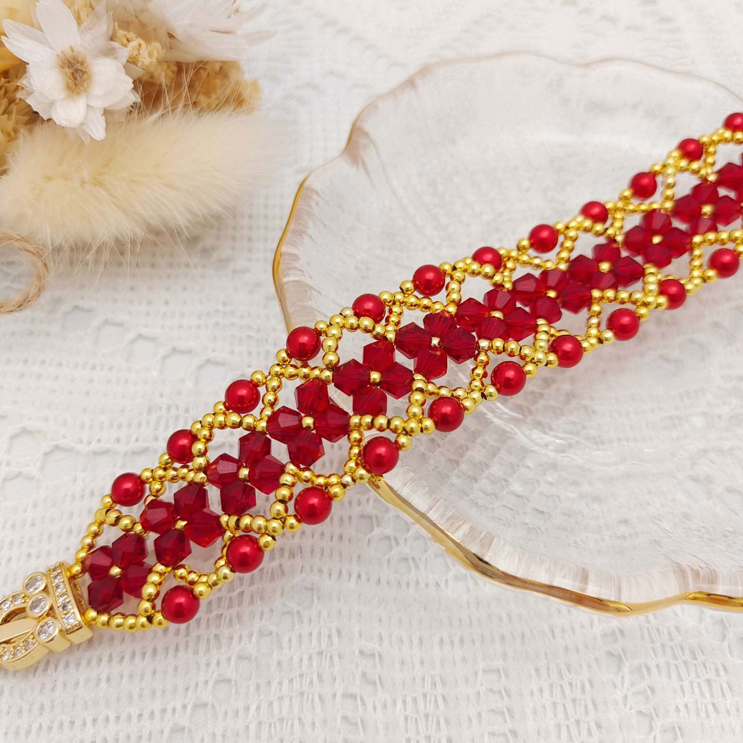 【No.97】Exotic Charm Handmade Pearl & Rhombus Bead Bracelet | Finished Product | Horseshoe Clasp Design