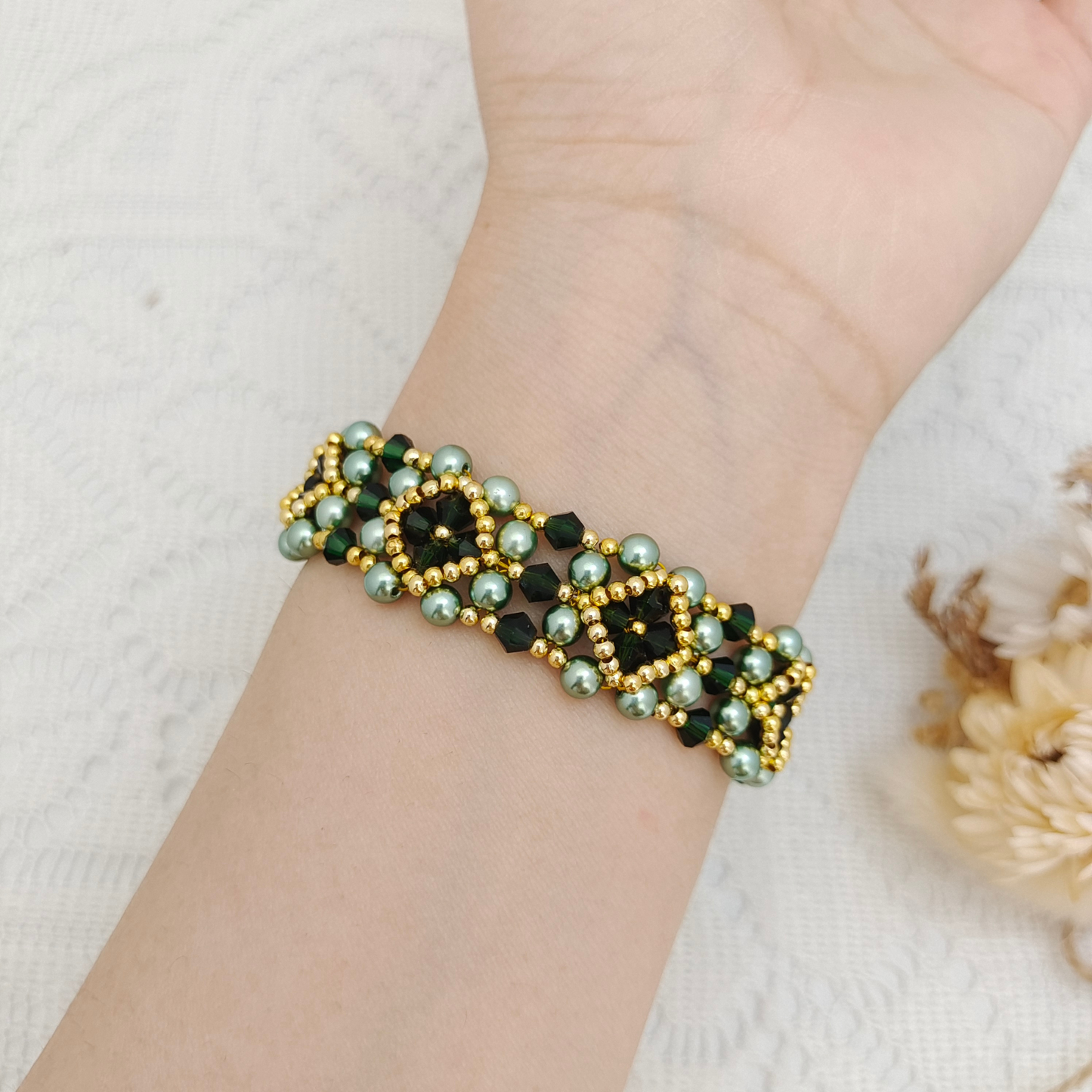【No.88】DIY Bracelet Kit – Avocado with Pearls, Crystals & Horseshoe Clasp