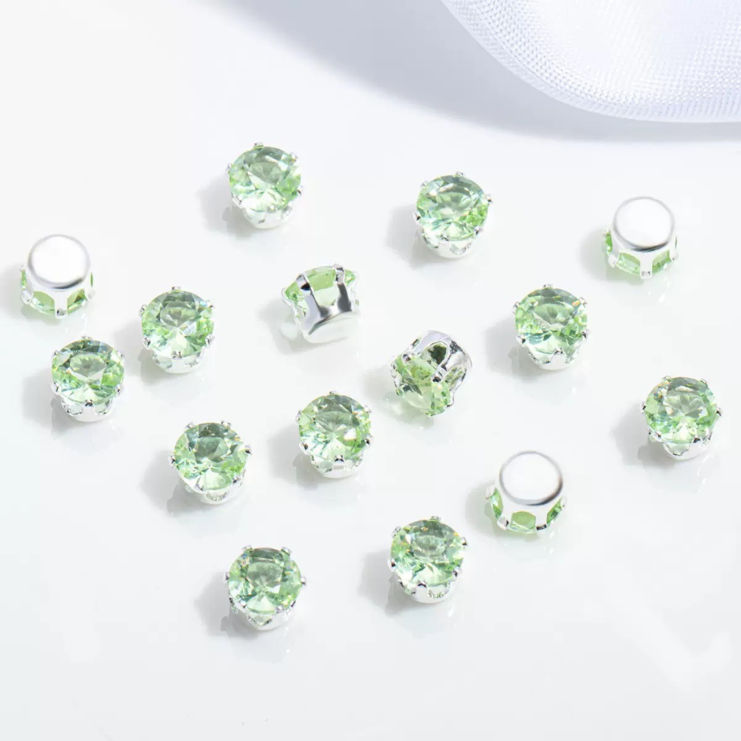 【A04】 50pcs 4mm Round Zircon Beads – Silver-Claw Rhinestones for DIY Handmade Jewelry