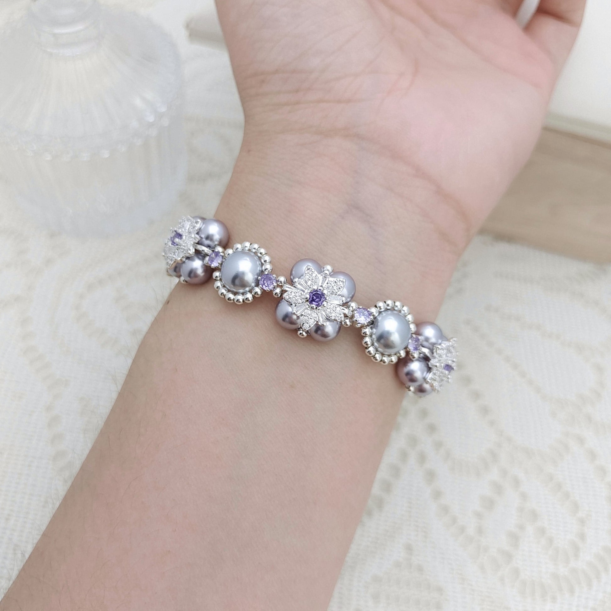 【No.136】Make Your Own Bracelet Kit – Snowfall, 6mm & 8mm Pearls, 3mm Zircons, Snowflake 3-Hole Spacer, Double-Clasp, Full Tutorial Included iFCraftorium