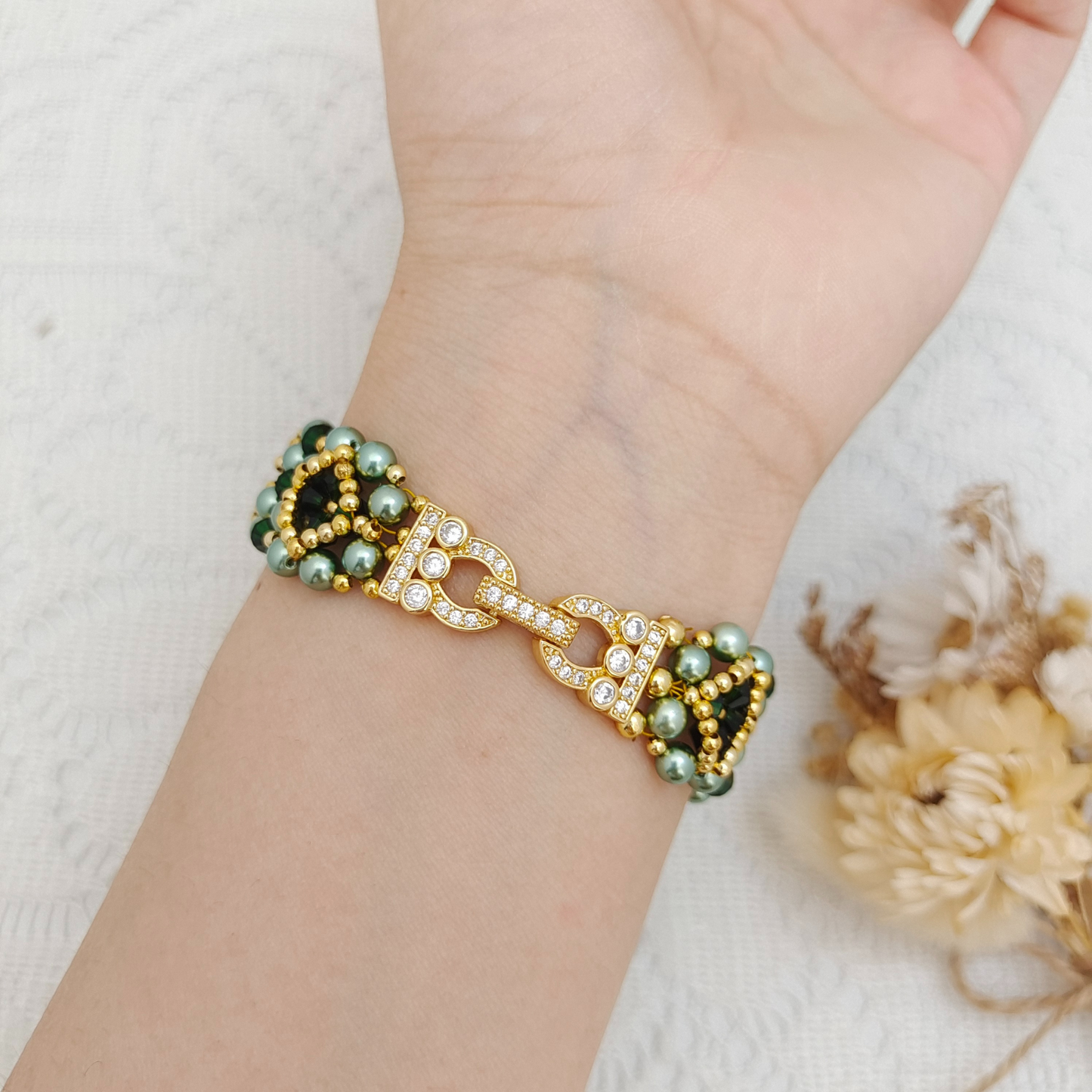 【No.88】DIY Bracelet Kit – Avocado with Pearls, Crystals & Horseshoe Clasp