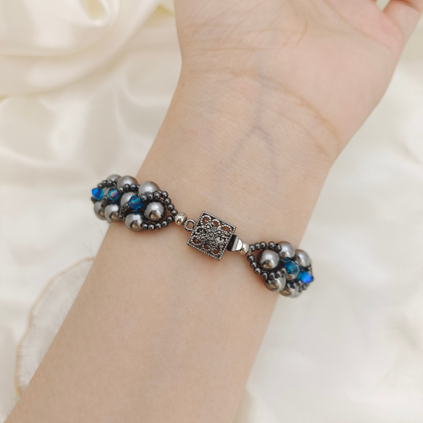【No.120】DIY Bracelet Kit – Black Beauty Design with Pearls & Vintage Hollow Clasp, Complete Jewelry Making Set