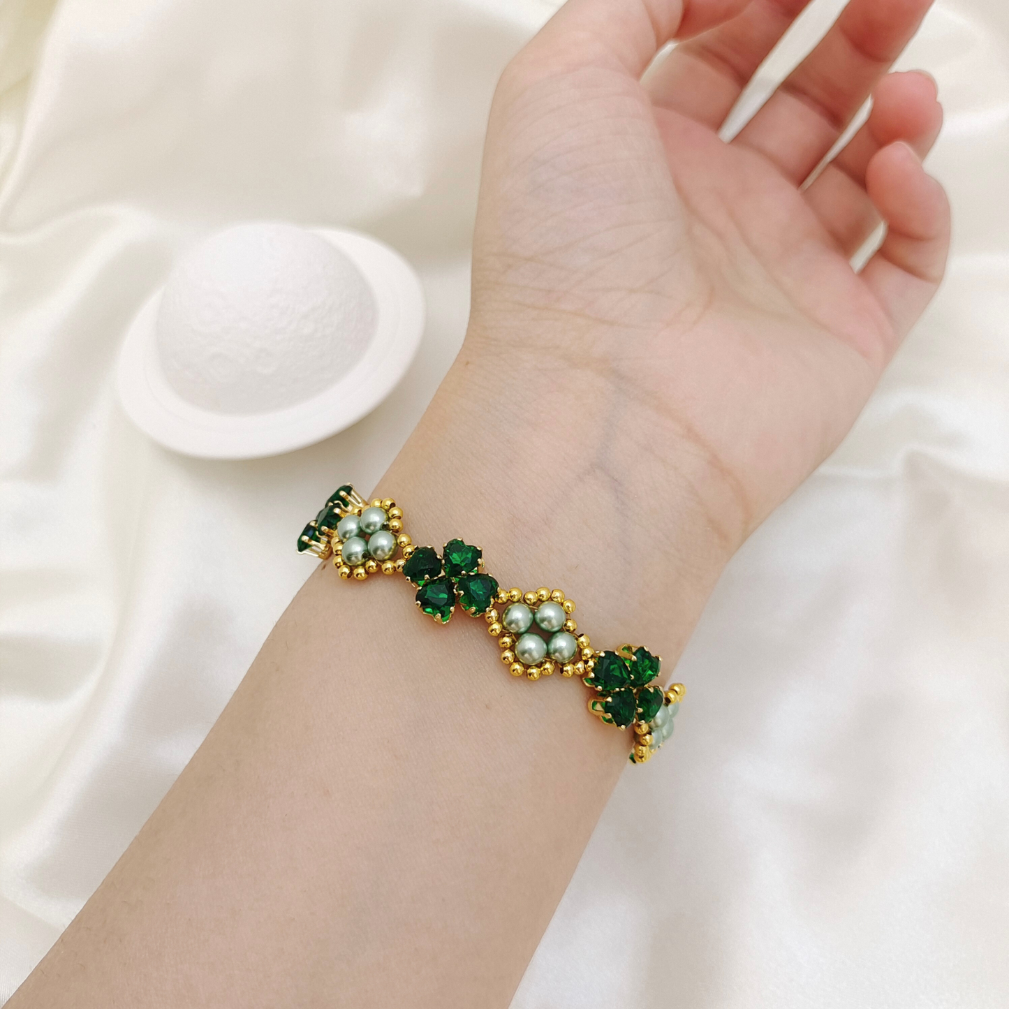 【No.70】 Clover DIY Bracelet Craft Kit Handmade Jewelry – Heart CZ Beads, Pearls, Oval Clasp & Complete Tutorial Gift for Her
