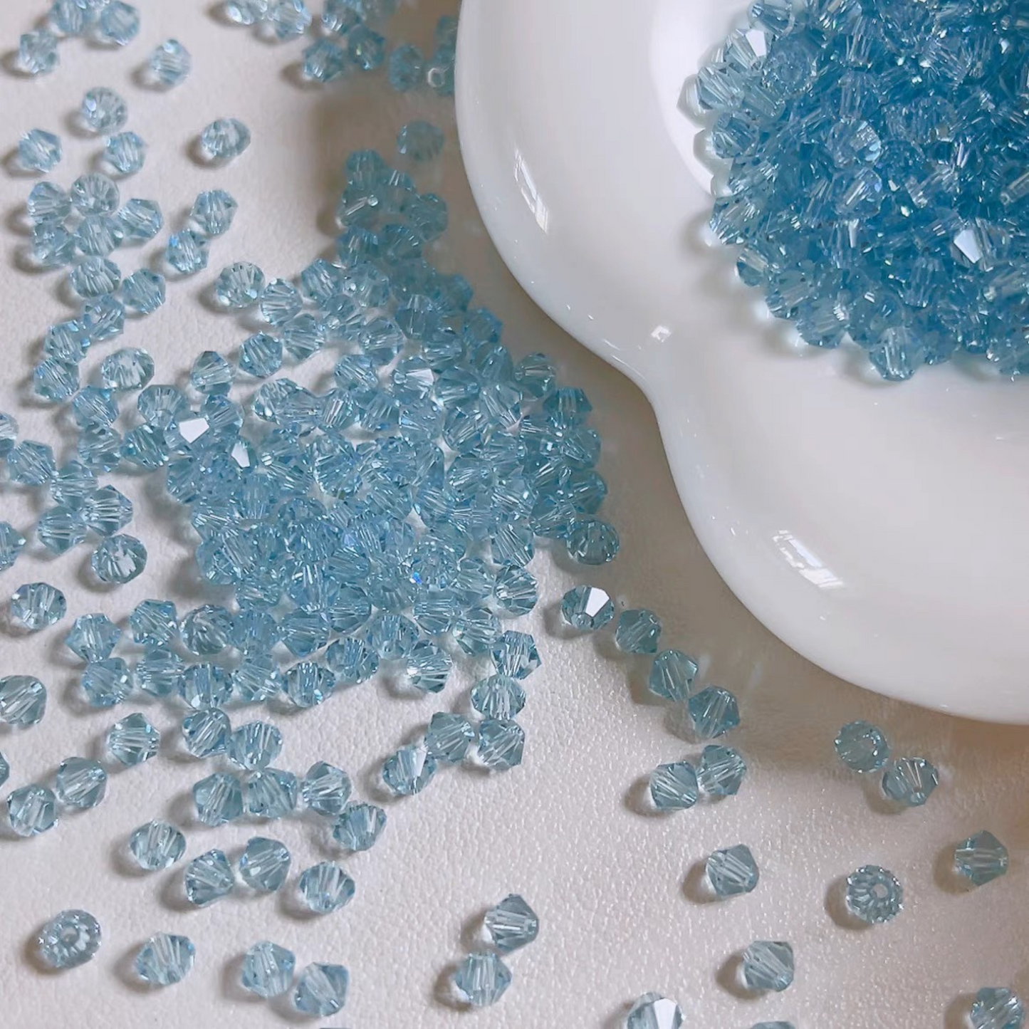 【L04】200pcs 4mm Transparent Diamond-Cut Glass Bicone Beads – Spacer Beads for DIY Bracelets & Necklaces