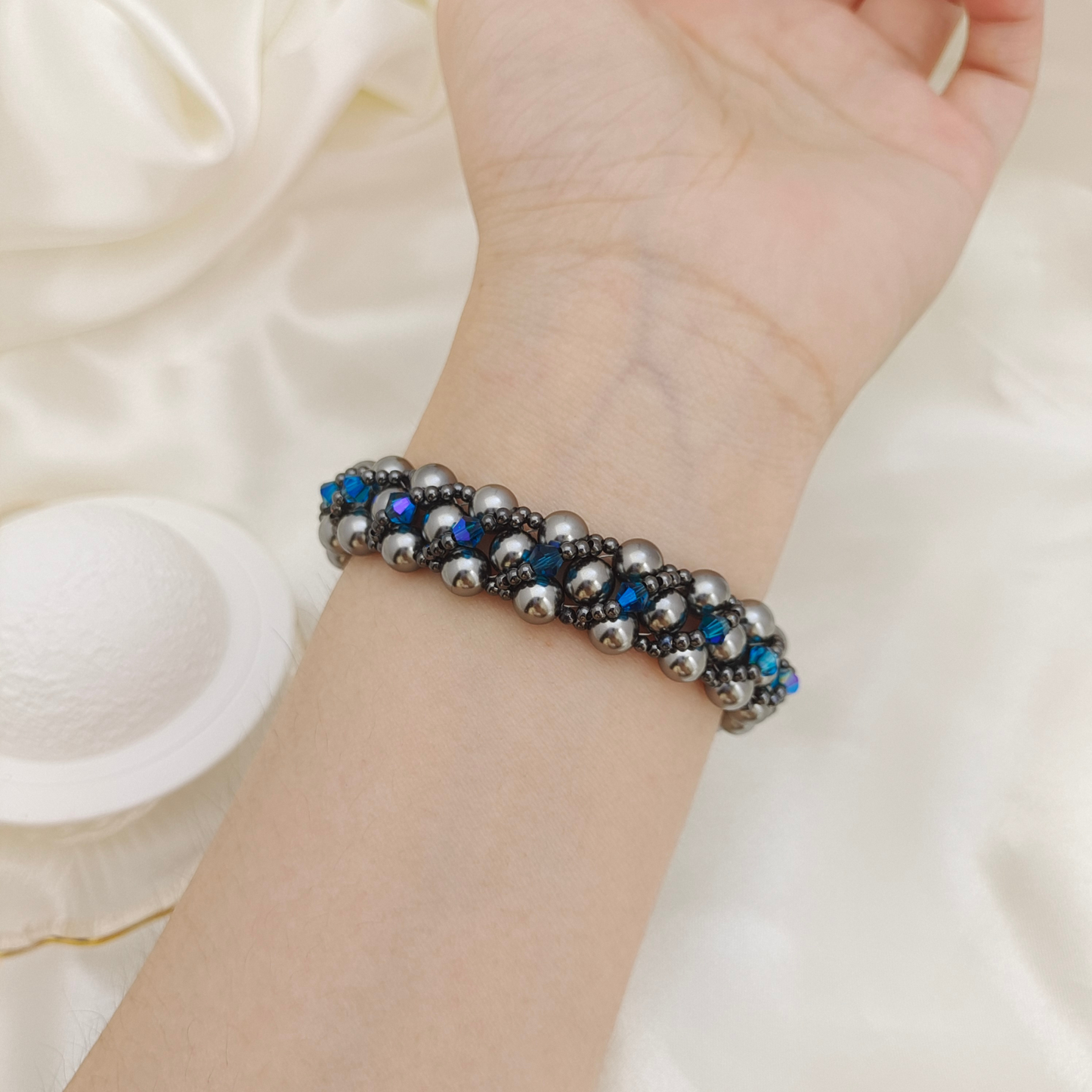 【No.120】DIY Bracelet Kit – Black Beauty Design with Pearls & Vintage Hollow Clasp, Complete Jewelry Making Set