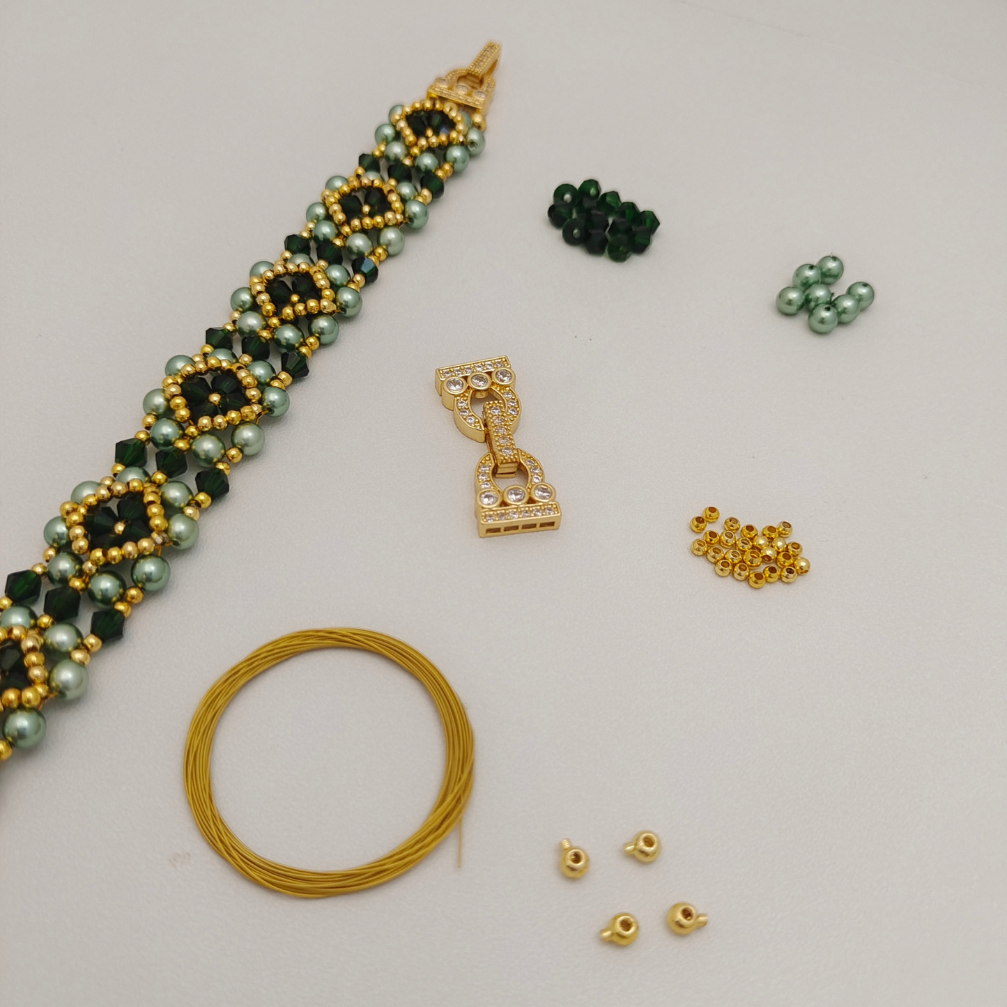 【No.88】DIY Bracelet Kit – Avocado with Pearls, Crystals & Horseshoe Clasp
