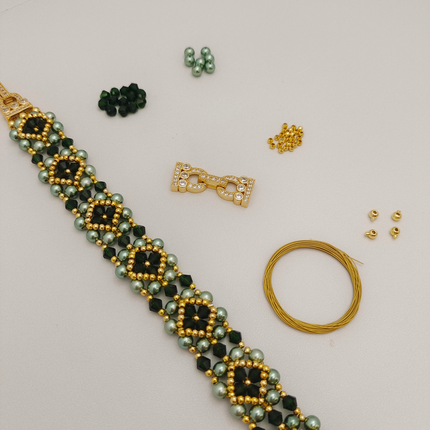 【No.88】DIY Bracelet Kit – Avocado with Pearls, Crystals & Horseshoe Clasp