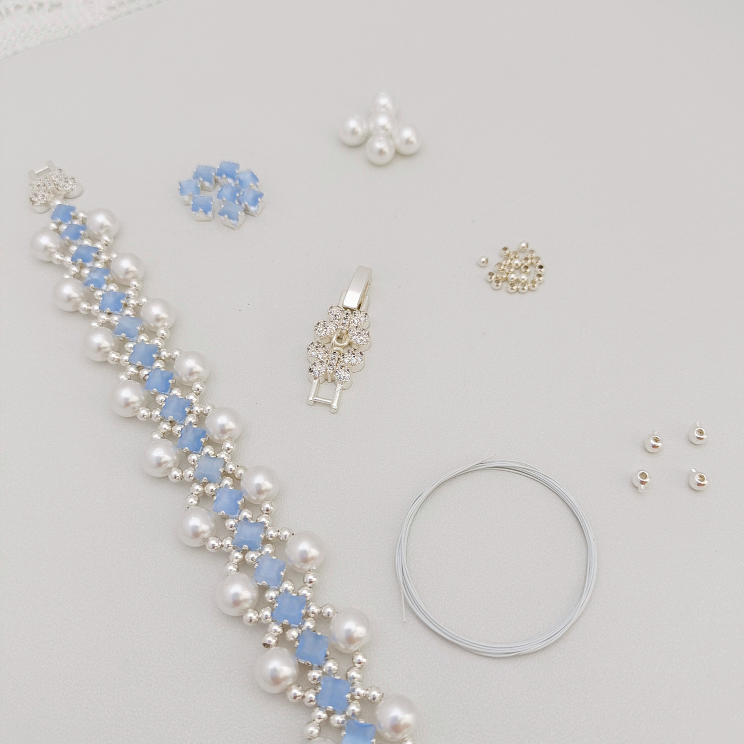 【No.86】DIY Bracelet Kit – French Court with Pearls & Cat Eye Square Beads