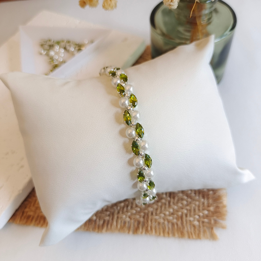 Handmade bracelet with olive green zircon and pearls