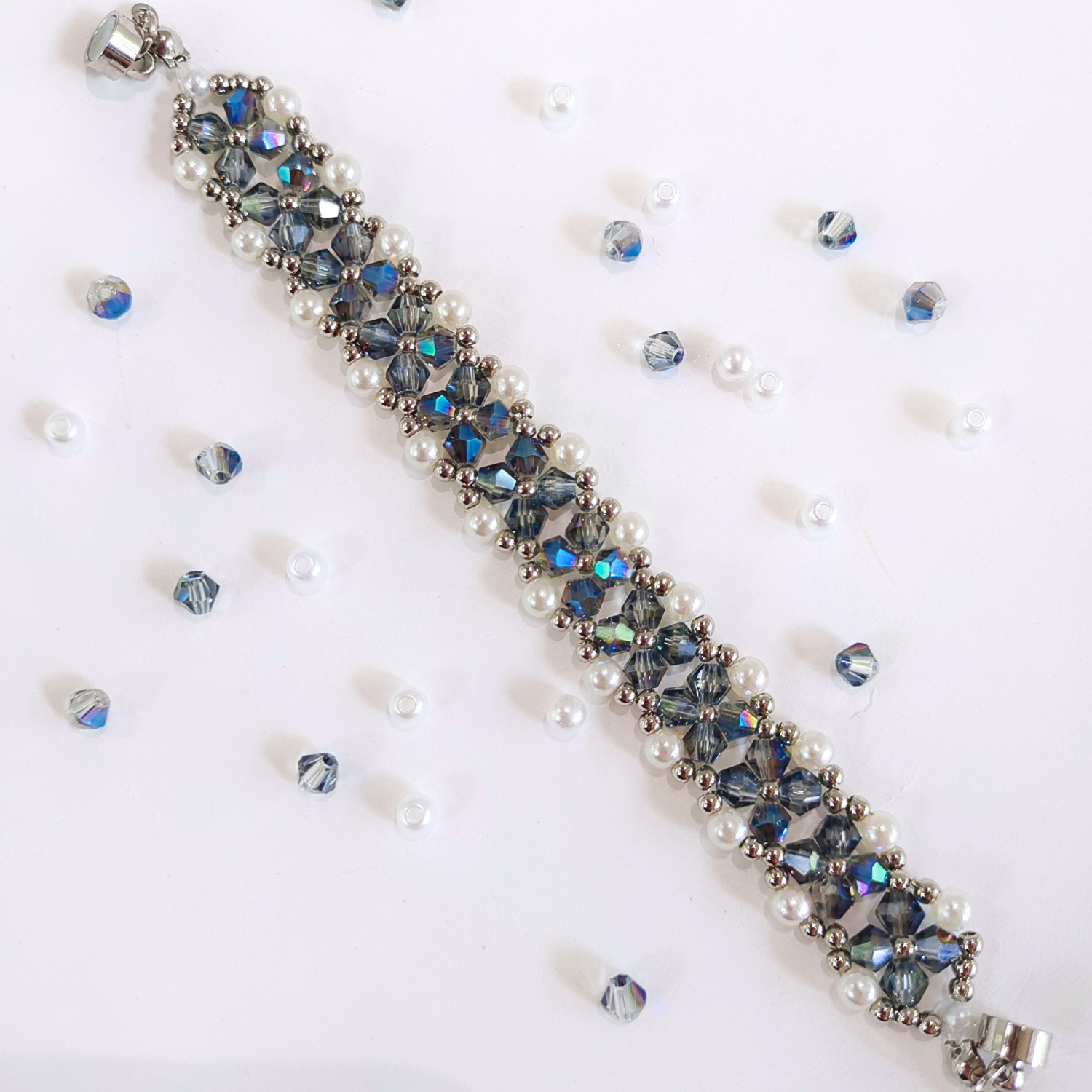 beads_and_bracelet_smoky_blue