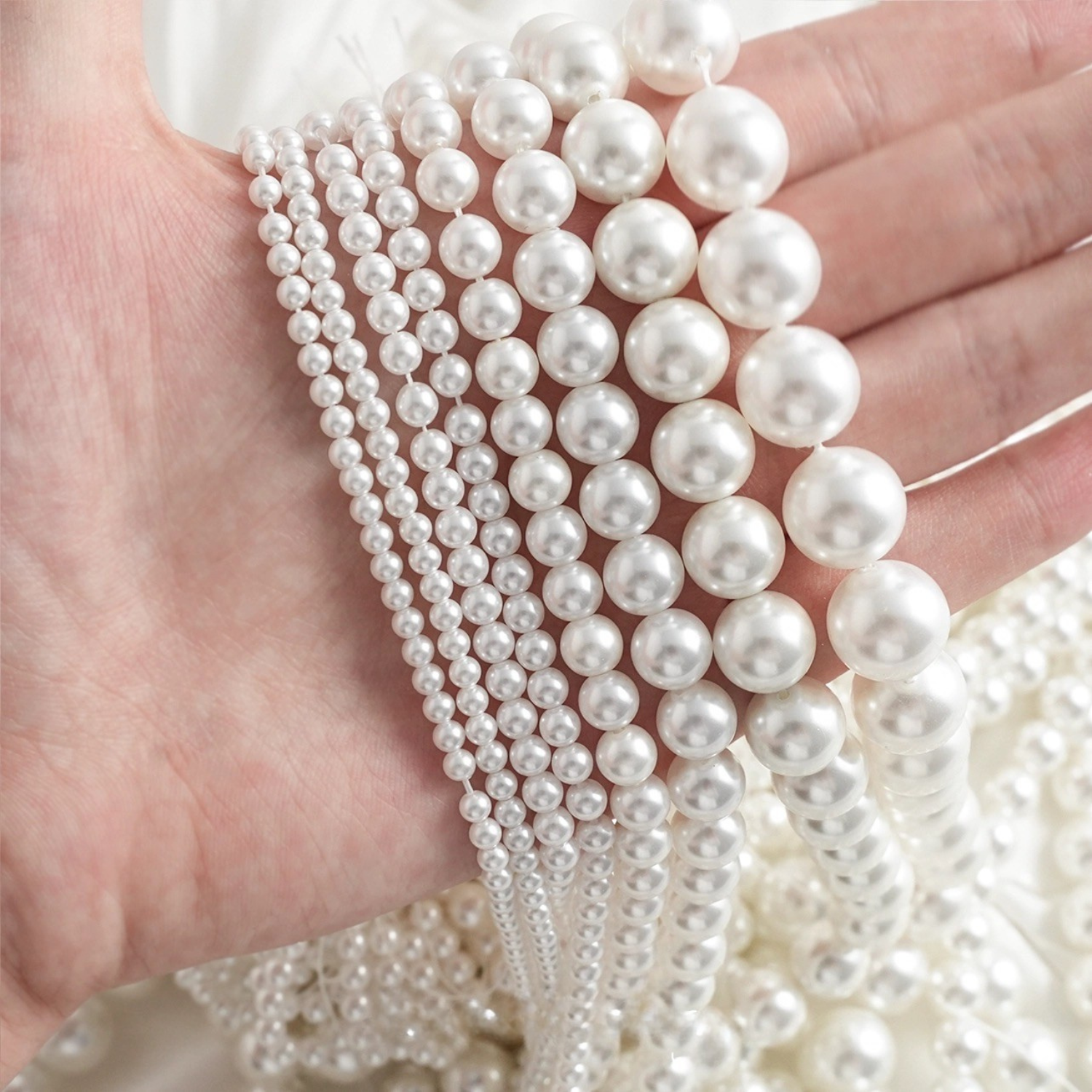 Glossy round pearls with smooth surface for handmade jewelry