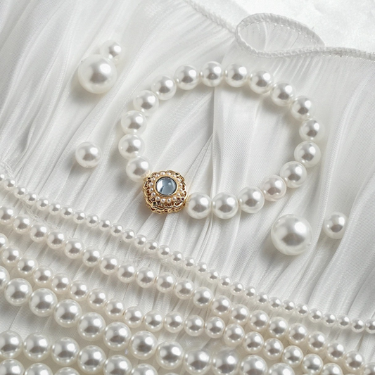 High-shine faux pearl beads, perfect for luxury DIY projects