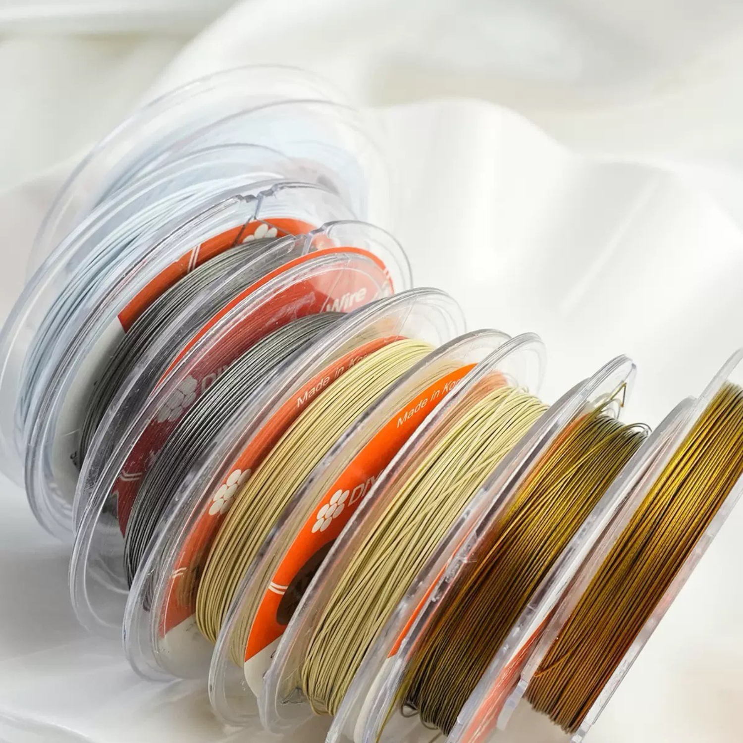 Soft steel wire in 2 sizes and 4 colors for versatile jewelry making
