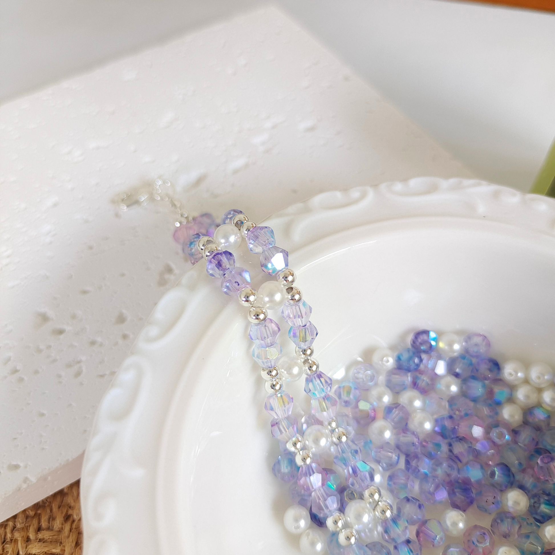 Beading set featuring holographic violet crystal beads